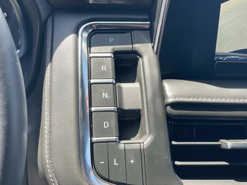 Used 2022 GMC Yukon SLE w/ Gmc Pro Safety Plus Package RWD image 19