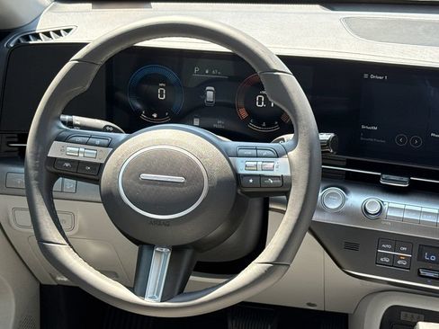 Used 2025 Hyundai Kona SEL FWD image 13