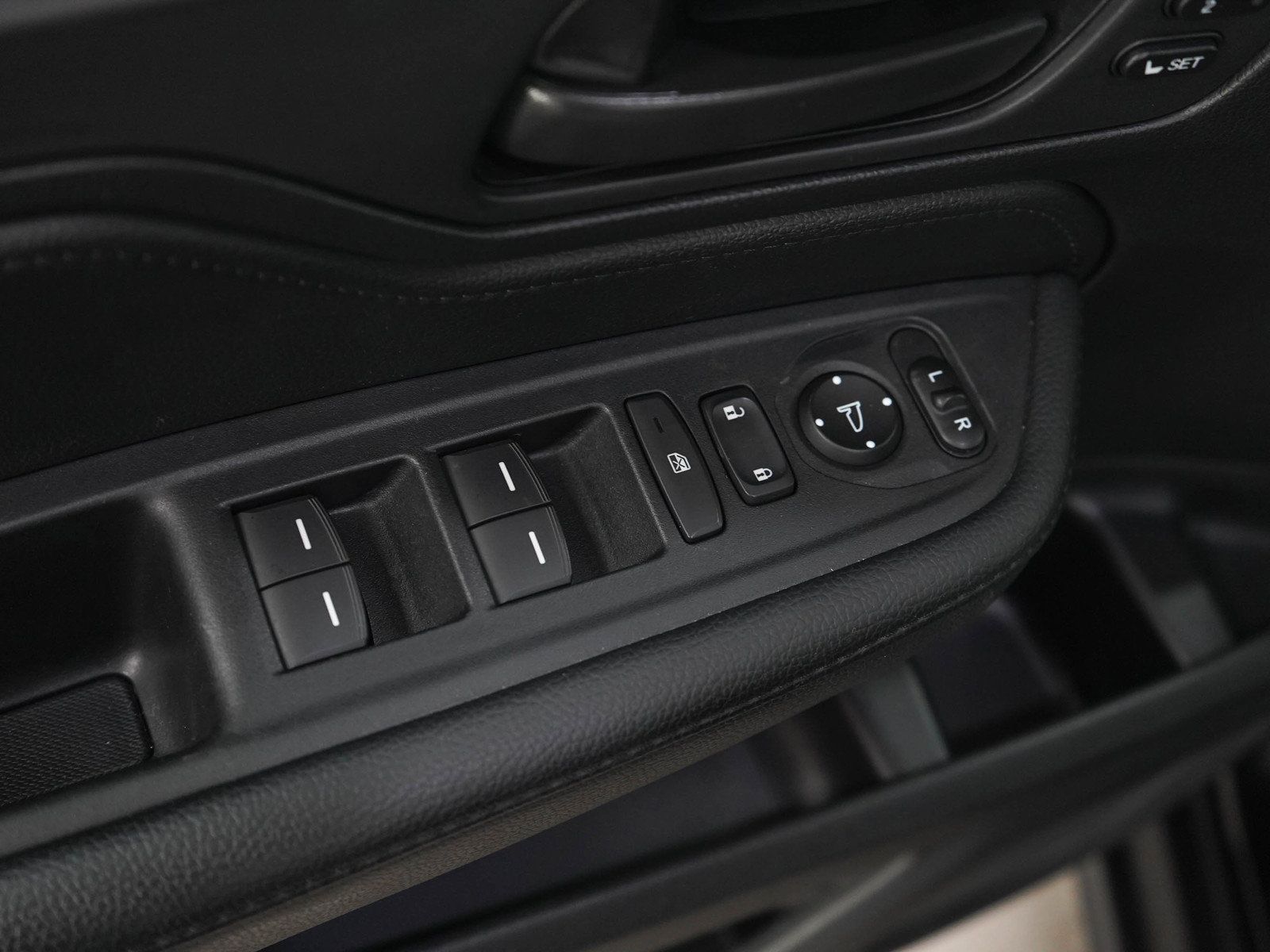 Used 2025 Honda Odyssey EX-L image 23