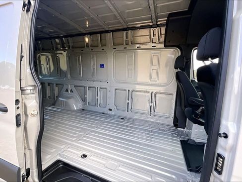 Used 2024 Mercedes-Benz Sprinter 2500 image 21