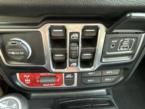Used 2024 Jeep Wrangler Unlimited AWD/4WD image 18