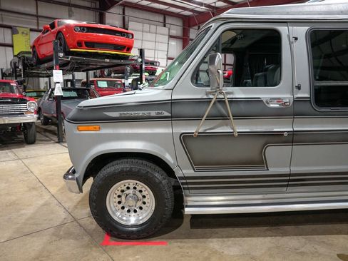 Used 1987 Ford E-150 and Econoline 150 RWD image 3