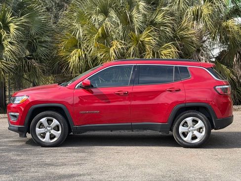 Used 2018 Jeep Compass Latitude FWD image 9