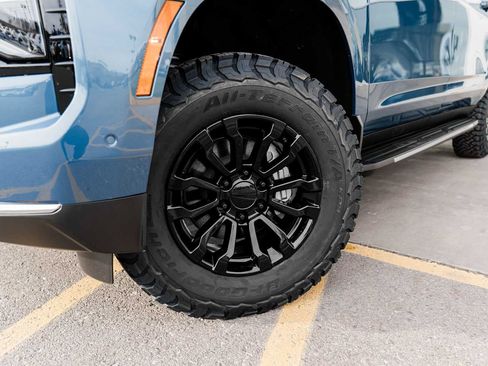 New 2026 Chevrolet Suburban LS image 18