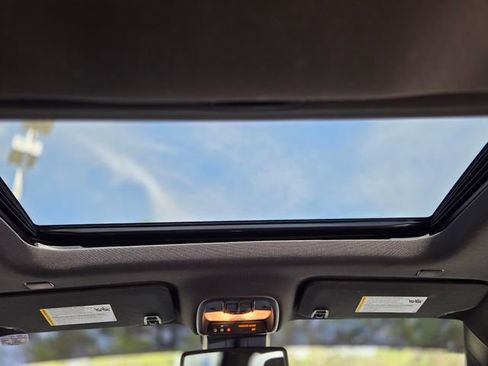 Used 2024 Chevrolet Colorado ZR2 w/ Technology Package image 22