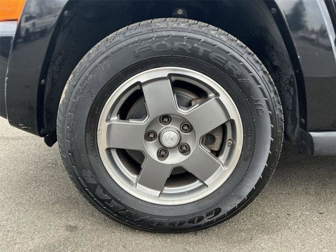 Used 2006 Jeep Commander image 9