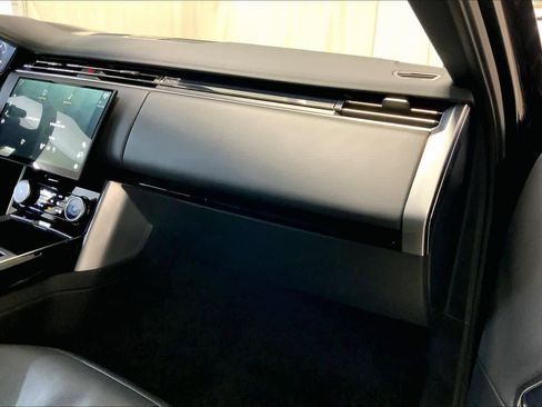 Used 2023 Land Rover Range Rover SE image 19