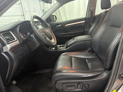 Used 2016 Toyota Highlander XLE FWD image 13
