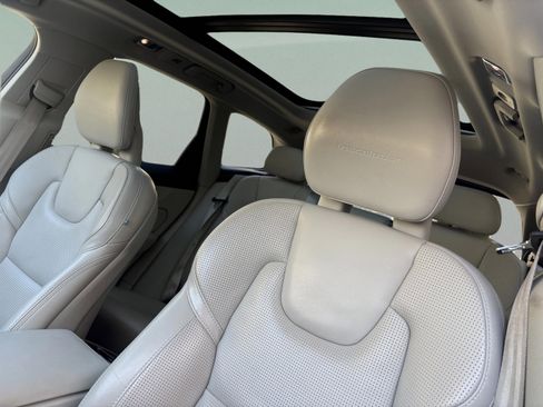 Used 2018 Volvo XC60 T6 Inscription w/ Luxury Seat Package image 15