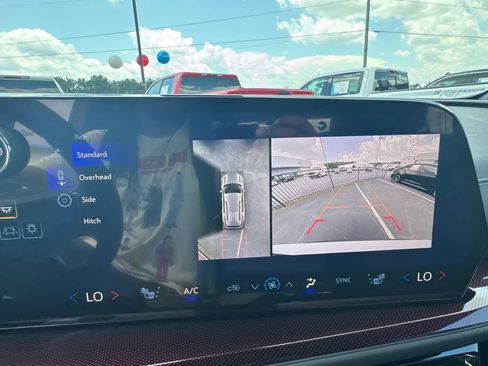 New 2026 Chevrolet Traverse Z71 w/ Enhanced Driving Package AWD/4WD image 31