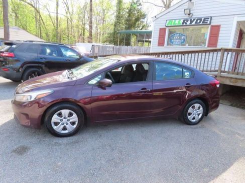Used 2017 Kia Forte LX image 8