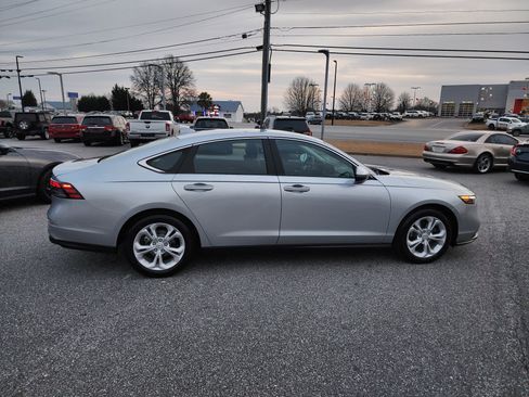 Certified 2025 Honda Accord LX image 3