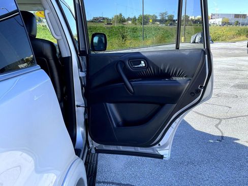 Used 2022 Nissan Armada SV image 17