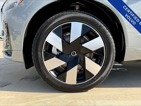 Certified 2025 Volvo XC60 T8 Plus w/ Protection Package Premier image 11