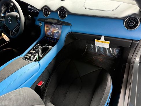 New 2025 Karma Revero Luxury RWD image 16