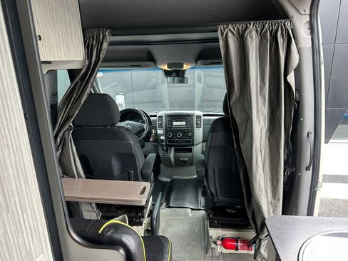 Used 2018 Mercedes-Benz Sprinter 2500 image 20