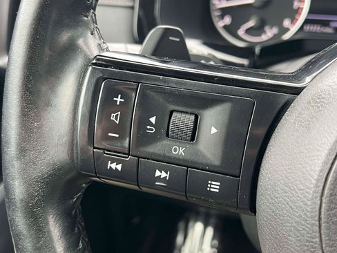 Used 2023 Nissan Pathfinder SL w/ Black Appearance Package image 23