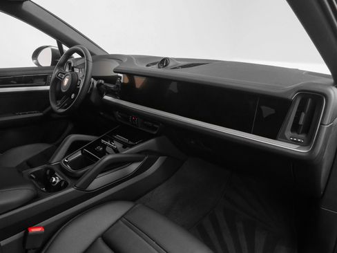 Certified 2025 Porsche Cayenne image 20