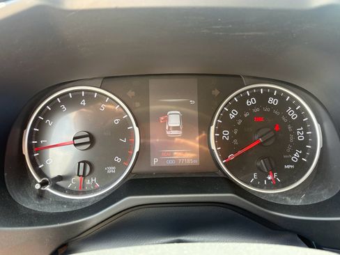 Used 2020 Toyota RAV4 LE FWD image 17