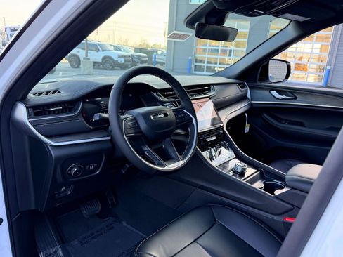 New 2025 Jeep Grand Cherokee Limited AWD/4WD image 12