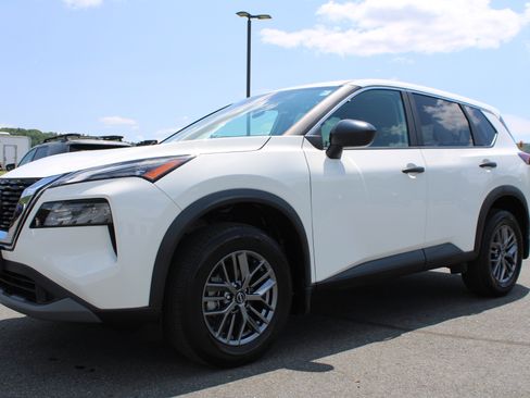 Used 2023 Nissan Rogue S AWD/4WD image 14