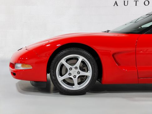 Used 2004 Chevrolet Corvette Convertible w/ Preferred Equipment Group RWD image 27