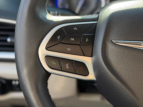 Used 2024 Chrysler Pacifica Touring-L FWD image 14