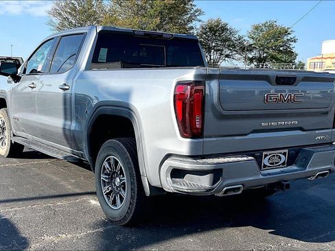 Used 2024 GMC Sierra 1500 AT4 w/ Technology Package AWD/4WD image 5