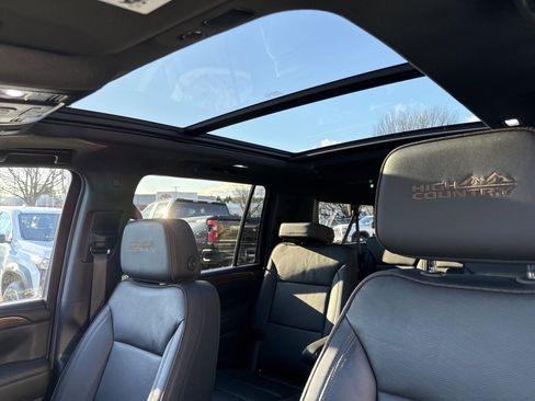 Used 2024 Chevrolet Suburban High Country image 22