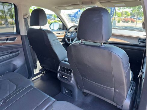 Used 2024 Volkswagen Atlas SE AWD/4WD image 15