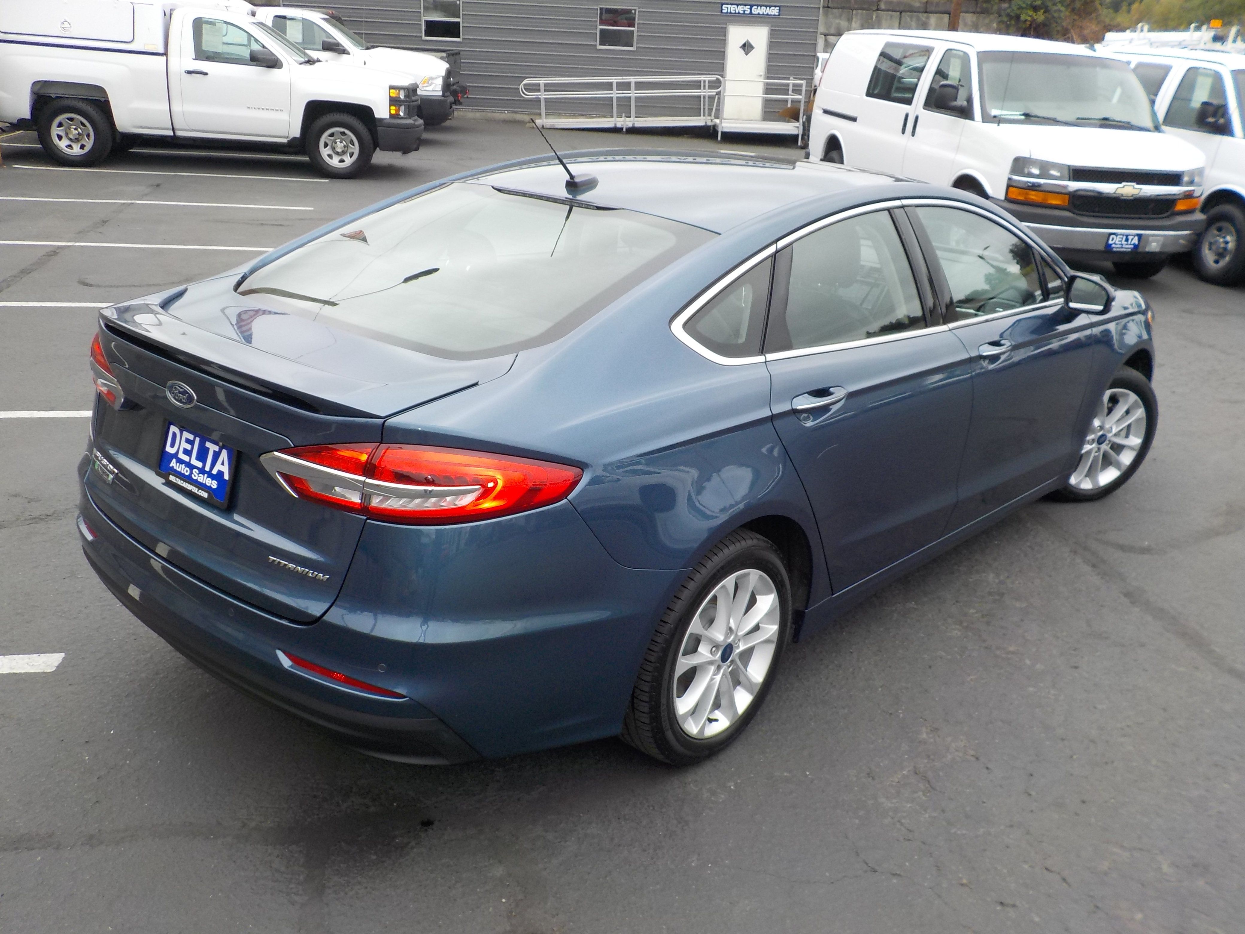 Used 2019 Ford Fusion Energi Titanium FWD image 8