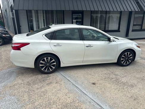 Used 2016 Nissan Altima 2.5 SL w/ 2.5 Technology w/LED Package FWD image 8