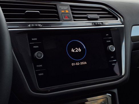 Used 2022 Volkswagen Tiguan SE image 17