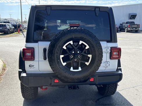 Used 2025 Jeep Wrangler Unlimited Rubicon image 4