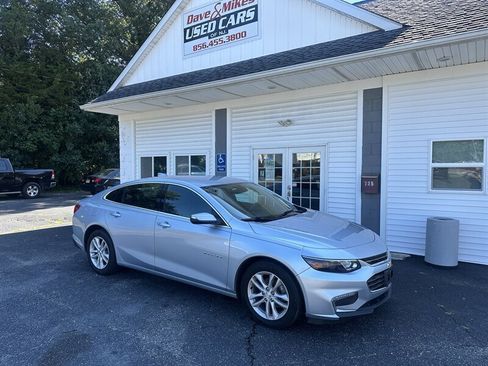 Used 2017 Chevrolet Malibu LT FWD image 1