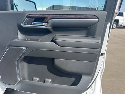 New 2024 GMC Sierra 1500 Elevation image 21