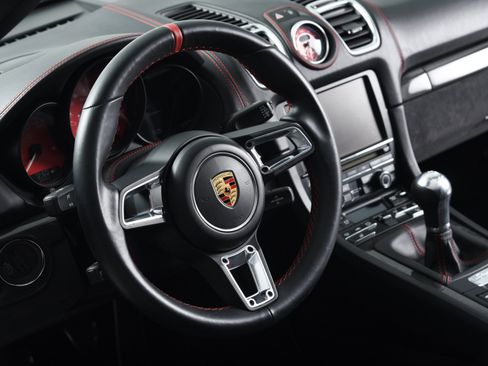 Used 2016 Porsche Boxster Spyder RWD image 4