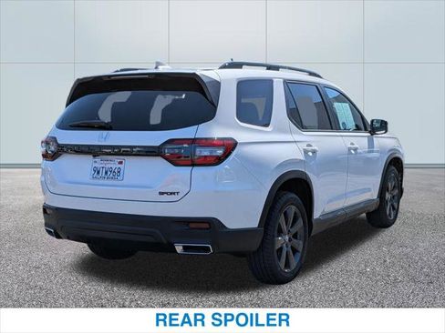 Certified 2025 Honda Pilot Sport image 7