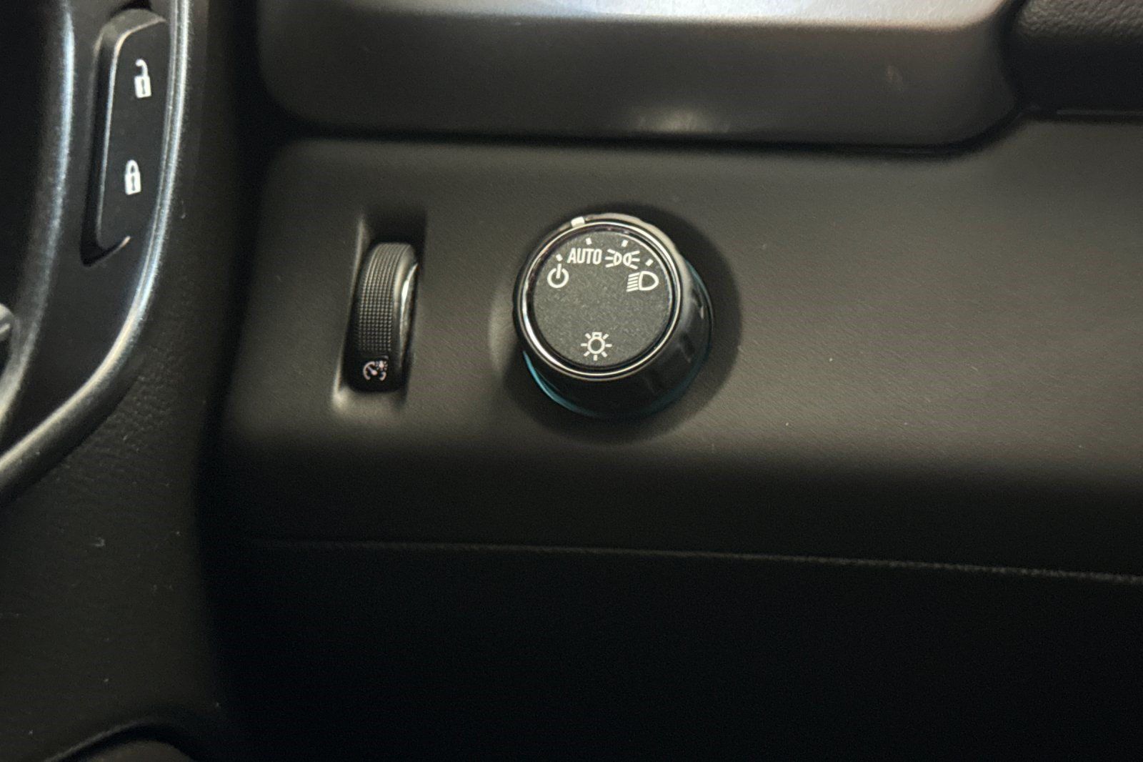 Used 2019 Chevrolet Suburban LT RWD image 37