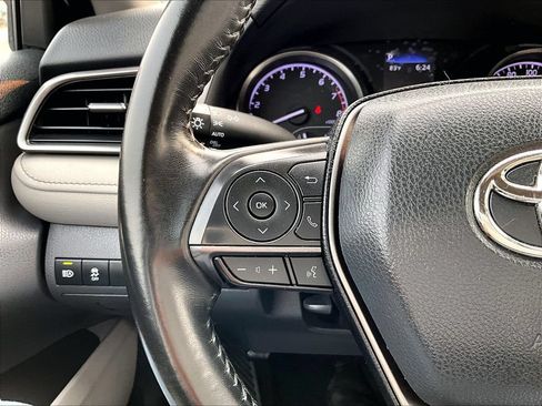 Used 2022 Toyota Camry SE FWD image 19