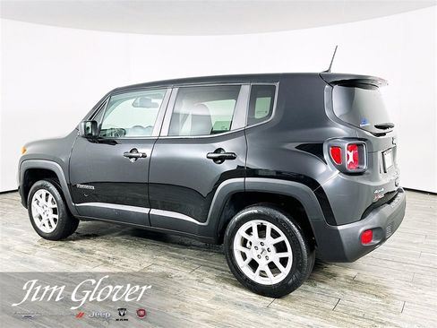 Used 2023 Jeep Renegade Latitude image 10