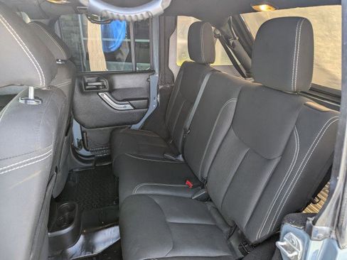 Used 2015 Jeep Wrangler Unlimited Sahara AWD/4WD image 18