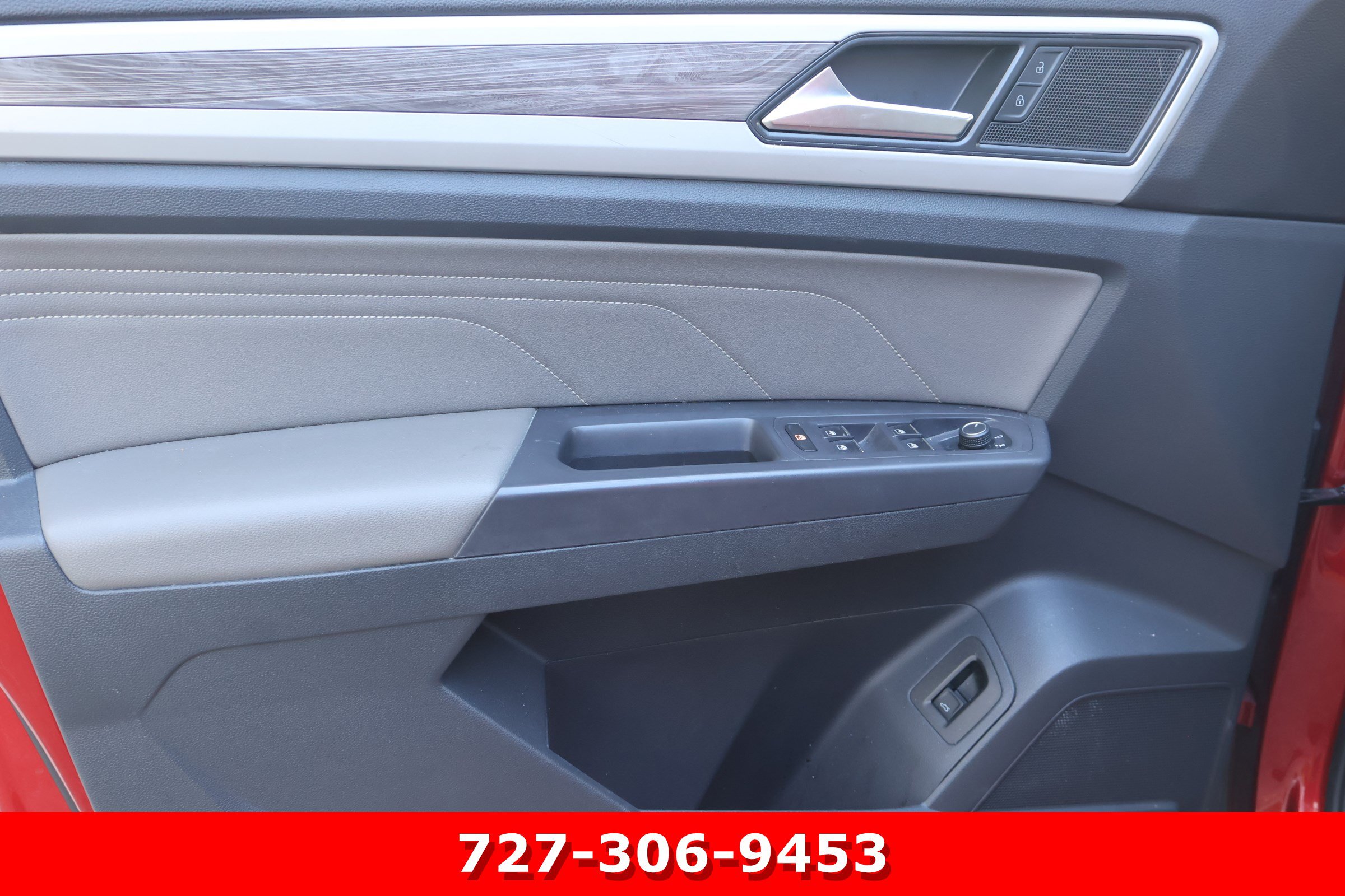 Used 2021 Volkswagen Atlas Cross Sport SE w/ 20" Black Wheels Package FWD image 11
