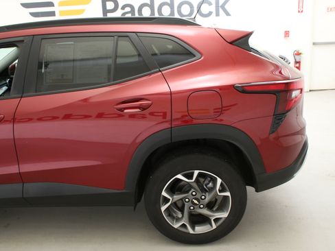 Used 2024 Chevrolet Trax LT w/ Driver Confidence Package FWD image 6
