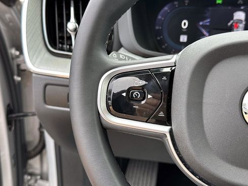 Certified 2025 Volvo XC60 B5 Plus image 29