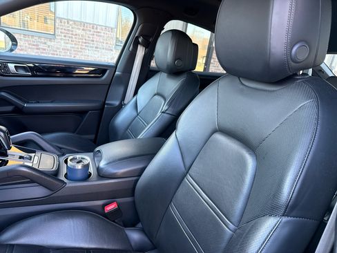Used 2020 Porsche Cayenne image 31