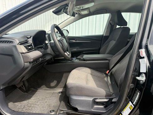 Used 2025 Toyota Camry LE image 6