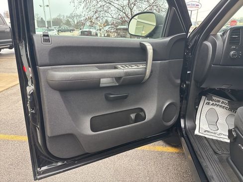 Used 2008 GMC Sierra 1500 SLE w/ Z71 Off-Road Package image 7