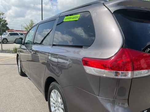 Used 2012 Toyota Sienna XLE FWD image 5