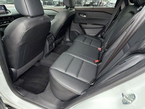 Used 2023 Nissan Rogue SV w/ SV Premium B Package FWD image 21